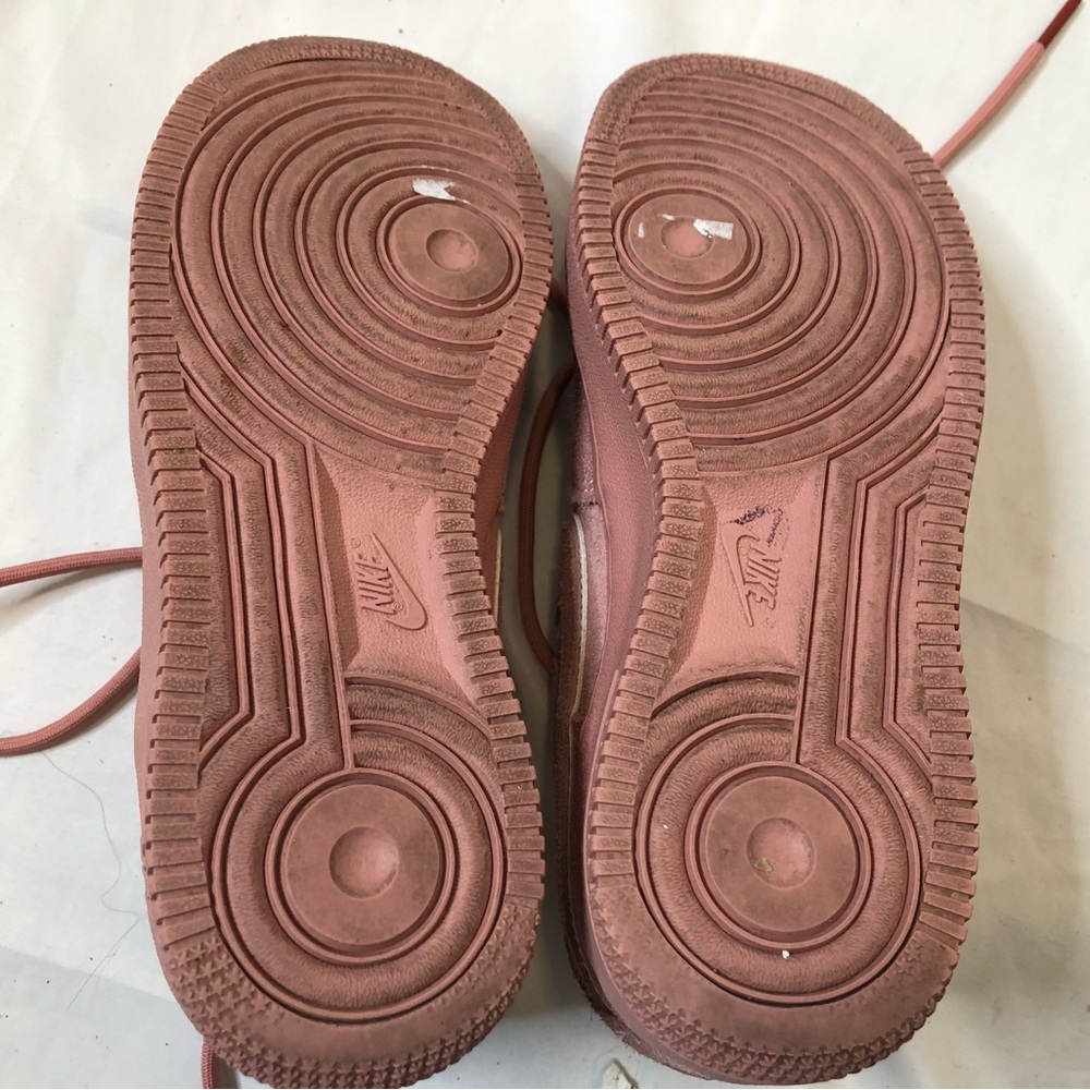 Boys Nike Air Force 1–Size 4Y—Pink Suede - Picture 3 of 12